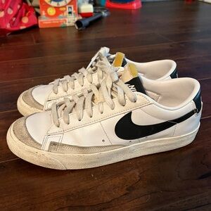 Nike Blazer Low Women’s 8
